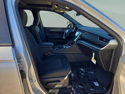 New 2025 Jeep Grand Cherokee Laredo X RWD image 29