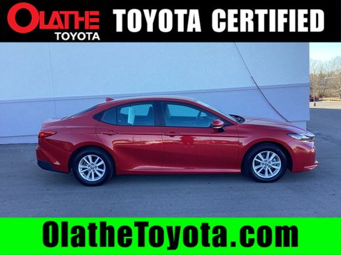 Certified 2025 Toyota Camry LE image 1
