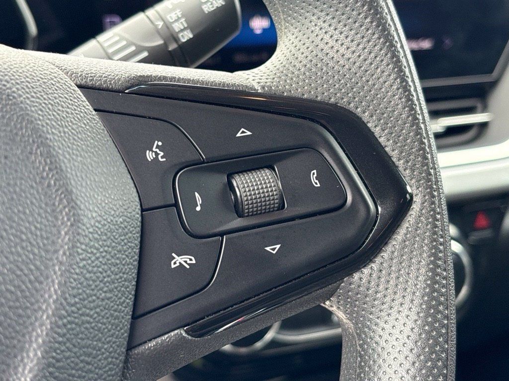 Used 2025 Chevrolet Trax LT FWD image 19