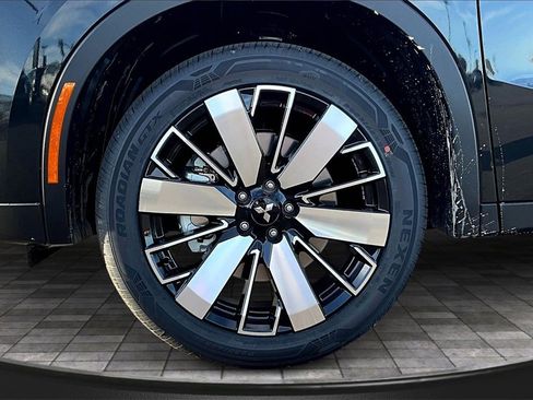 New 2025 Mitsubishi Outlander SE image 11