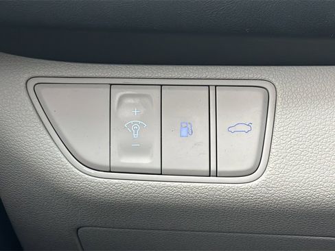 Used 2023 Genesis G70 2.0T image 19