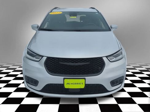 Used 2022 Chrysler Pacifica Touring-L w/ S Appearance Package image 3