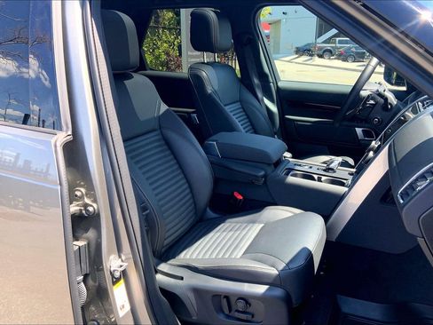 Used 2025 Land Rover Discovery S AWD/4WD image 8