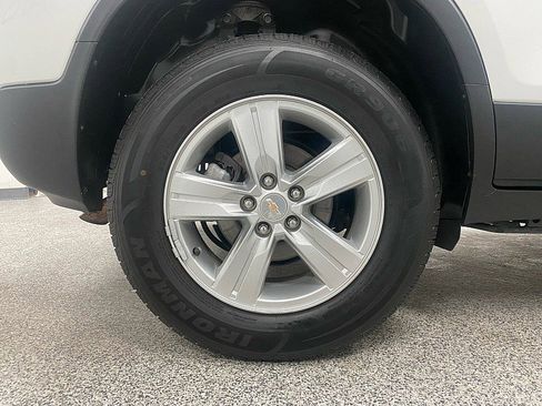 Used 2021 Chevrolet Trax LS w/ Fleet Convenience Package image 28