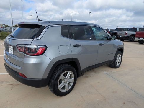 Used 2023 Jeep Compass Sport image 2