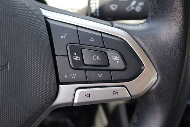 Certified 2025 Volkswagen Jetta SE FWD image 22