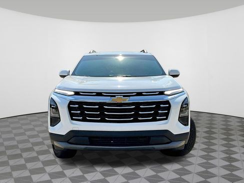 Used 2026 Chevrolet Equinox LT FWD image 2