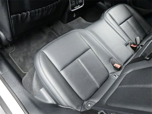 Used 2024 Porsche Macan w/ Premium Plus Package image 15