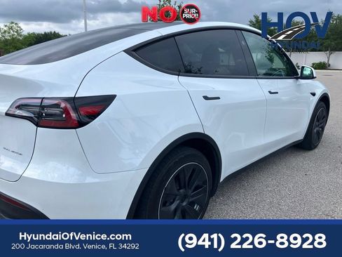 Used 2024 Tesla Model Y Long Range AWD/4WD image 6