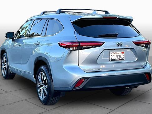 Used 2022 Toyota Highlander XLE image 11