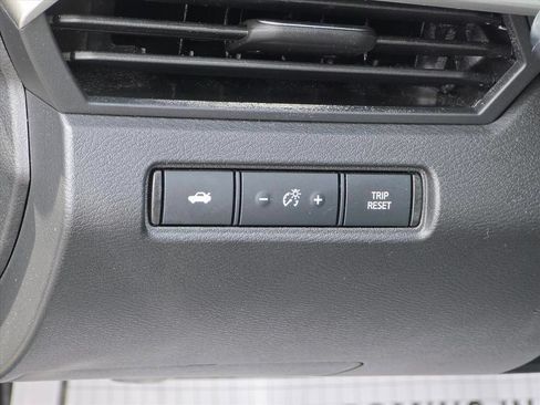 Used 2025 Nissan Altima 2.5 SV FWD image 8