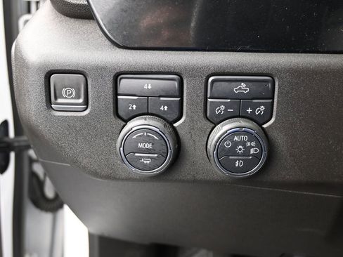 Used 2024 Chevrolet Silverado 2500 LT w/ Convenience Package image 33