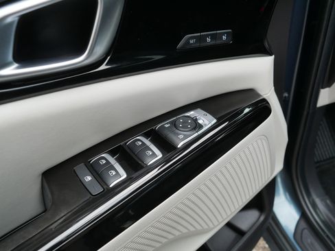 Used 2024 Kia Carnival SX FWD image 19