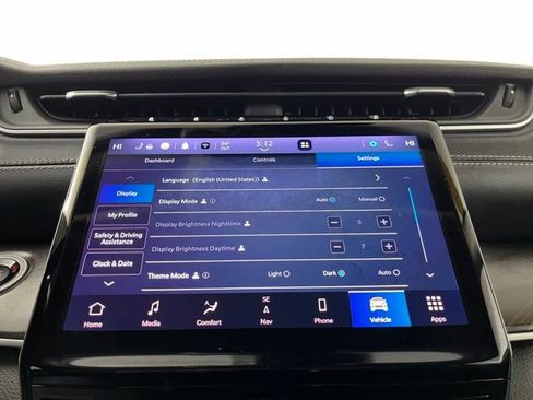 Used 2023 Jeep Grand Cherokee Limited w/ Luxury Tech Group II image 32