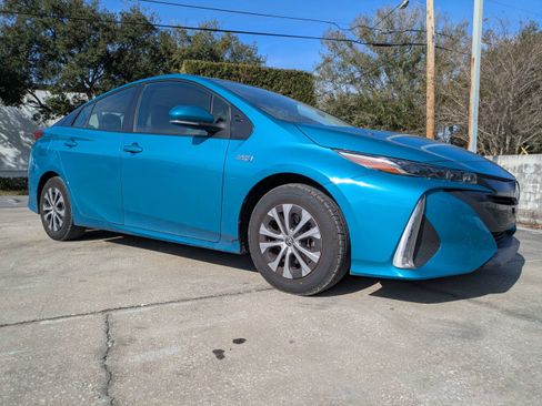 Used 2022 Toyota Prius Prime XLE image 2