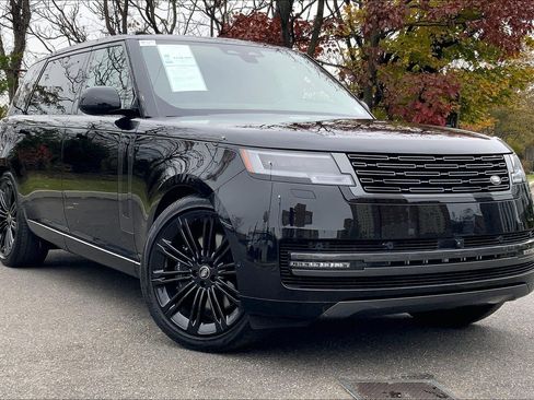 Used 2025 Land Rover Range Rover Long Wheelbase SE image 2