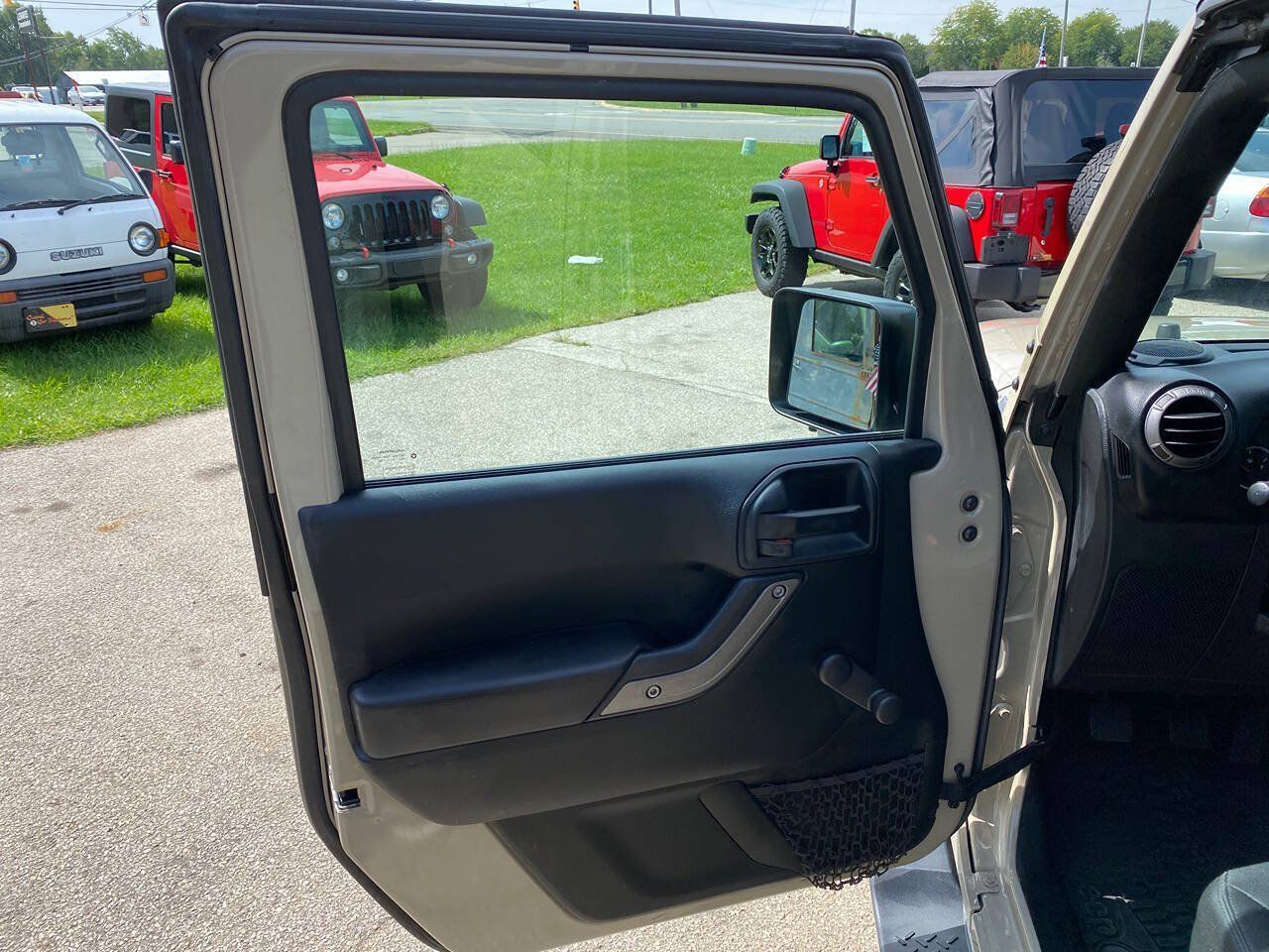Used 2018 Jeep Wrangler Unlimited Sport AWD/4WD image 32