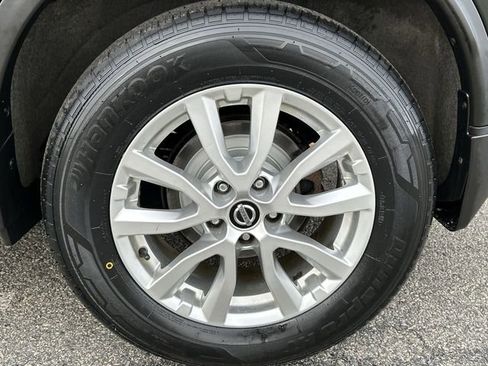 Used 2019 Nissan Rogue SV image 11