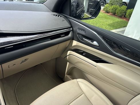 Certified 2021 Cadillac Escalade Premium Luxury image 15