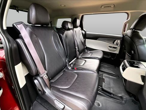 Used 2024 Kia Carnival LX FWD image 19