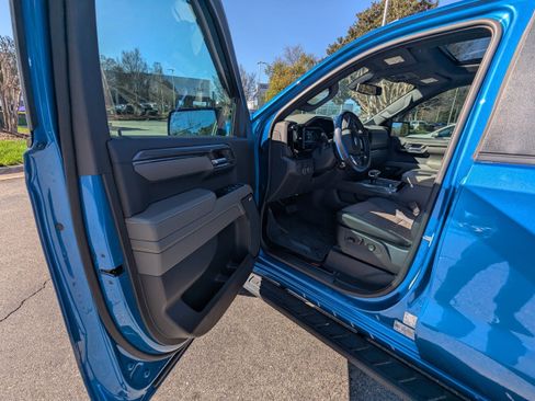 Used 2023 Chevrolet Silverado 1500 ZR2 AWD/4WD image 8