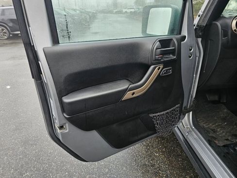 Used 2016 Jeep Wrangler Unlimited Sahara image 24