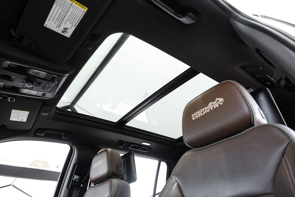 Used 2021 Chevrolet Suburban High Country RWD image 4
