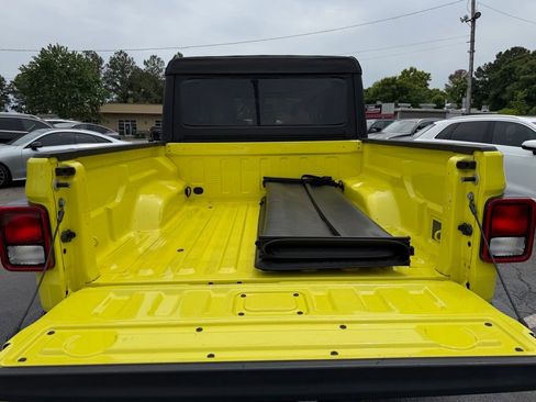 Used 2023 Jeep Gladiator Mojave AWD/4WD image 7