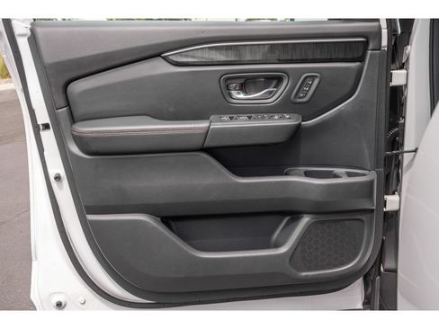 Used 2025 Honda Pilot Black Edition image 20