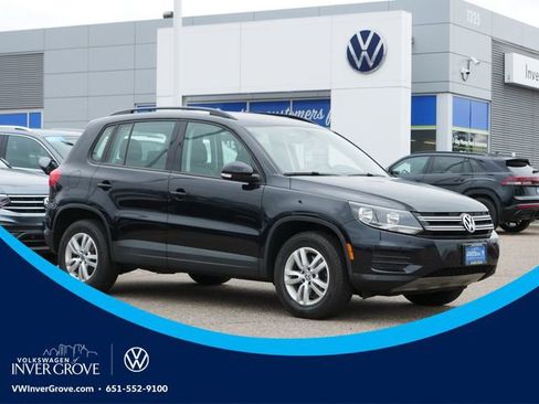 Used 2017 Volkswagen Tiguan S image 1