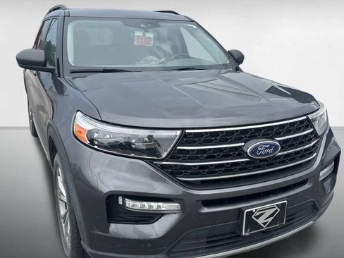 Used 2020 Ford Explorer XLT w/ Equipment Group 202A AWD/4WD image 3