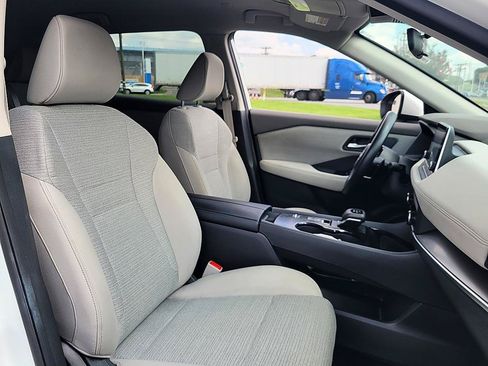 Used 2023 Nissan Rogue SV FWD image 16