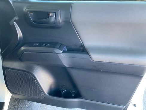 Used 2018 Toyota Tacoma SR RWD image 34