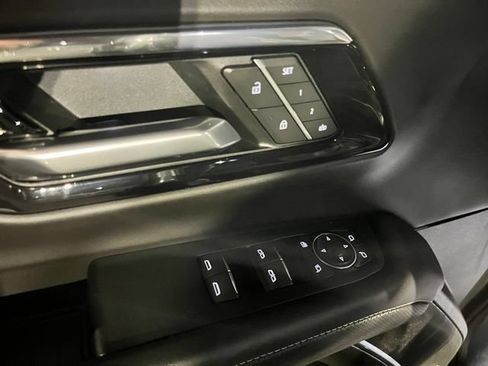Used 2025 Chevrolet Suburban Premier AWD/4WD image 18
