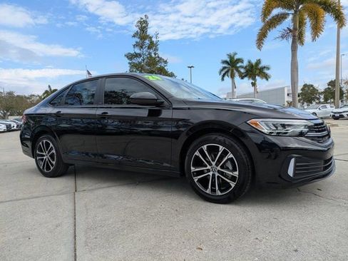 Used 2024 Volkswagen Jetta Sport image 2