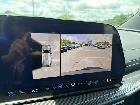 New 2026 Chevrolet Traverse High Country FWD image 30