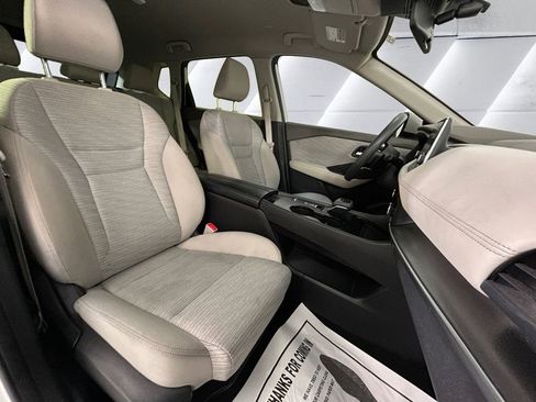 Used 2023 Nissan Rogue SV image 14