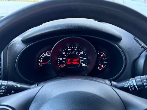 Used 2017 Kia Soul + FWD image 15