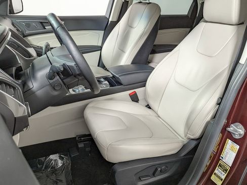 Used 2020 Ford Edge Titanium image 16