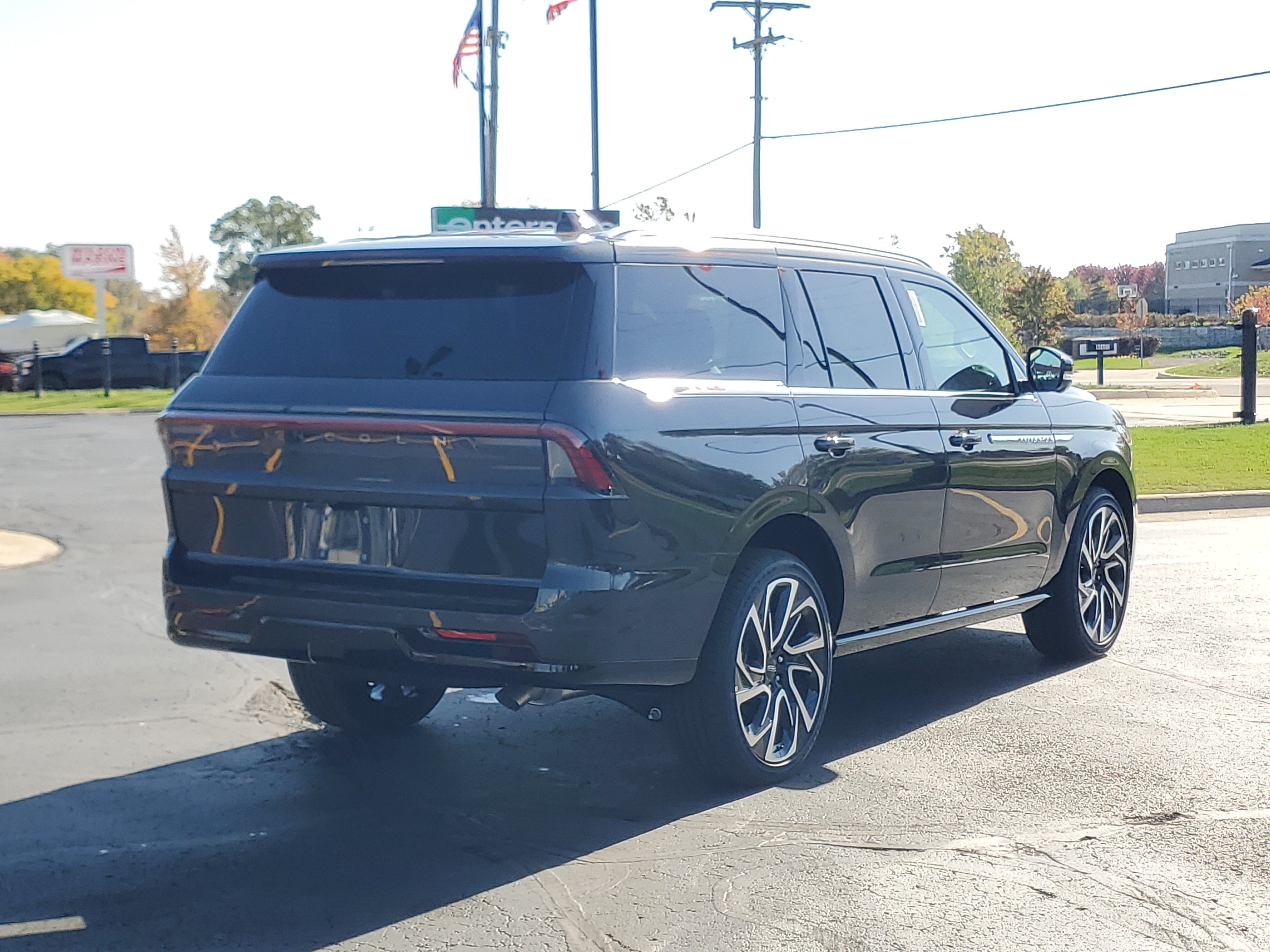 New 2027 Lincoln Navigator Reserve AWD/4WD image 4