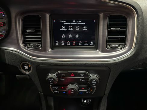 Used 2018 Dodge Charger SXT w/ Blacktop Package image 20