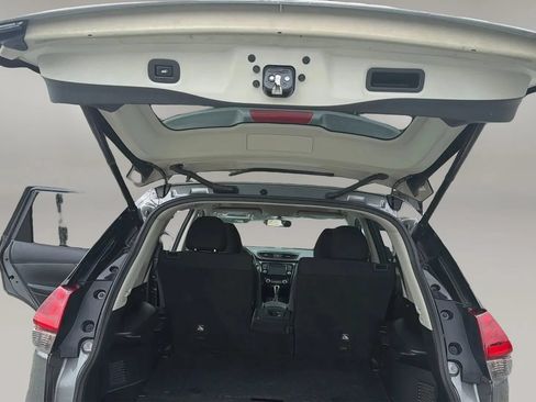 Used 2017 Nissan Rogue SV AWD/4WD image 27
