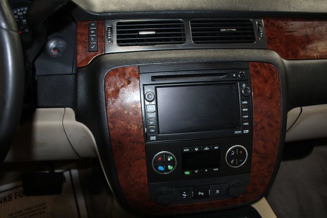 Used 2007 Chevrolet Suburban LT w/ LT Preferred Equipment Group AWD/4WD image 21
