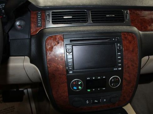 Used 2007 Chevrolet Suburban LT w/ LT Preferred Equipment Group image 21