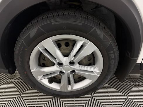 Used 2023 Nissan Kicks S FWD image 11