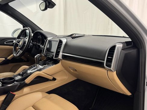 Used 2017 Porsche Cayenne Platinum Edition image 22