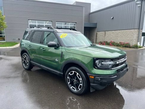 Used 2023 Ford Bronco Sport Outer Banks w/ Tech Package AWD/4WD image 3