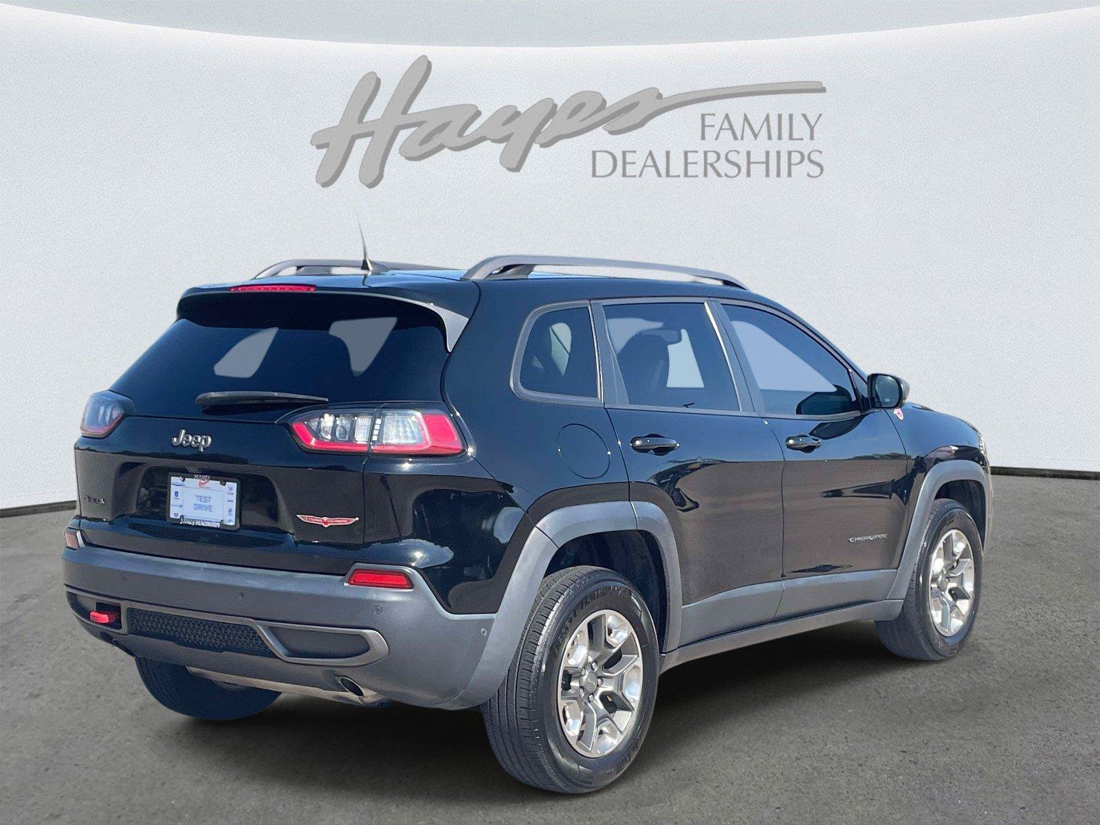 Used 2019 Jeep Cherokee Trailhawk AWD/4WD image 3