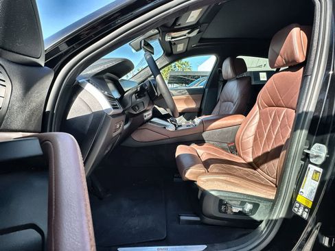 Used 2023 BMW X6 xDrive40i w/ Luxury Seating Package image 11