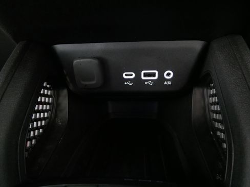 Used 2023 Chevrolet TrailBlazer RS w/ Convenience Package image 29